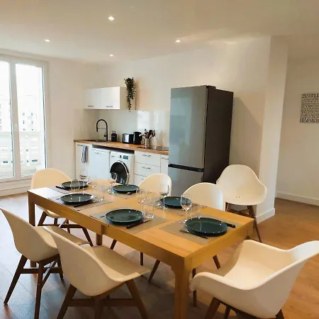 Champon - Lumineux 2 Avec Garage Prive - Tram A 1 Min Apartment