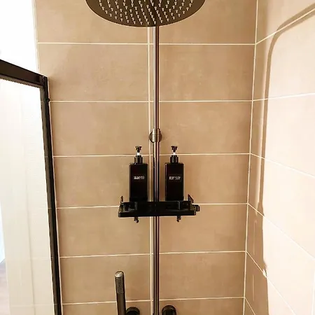 Champon - Lumineux 2 Avec Garage Privé - Tram à 1 Min Appartement *