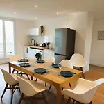 Champon - Lumineux 2 Avec Garage Prive - Tram A 1 Min Apartment